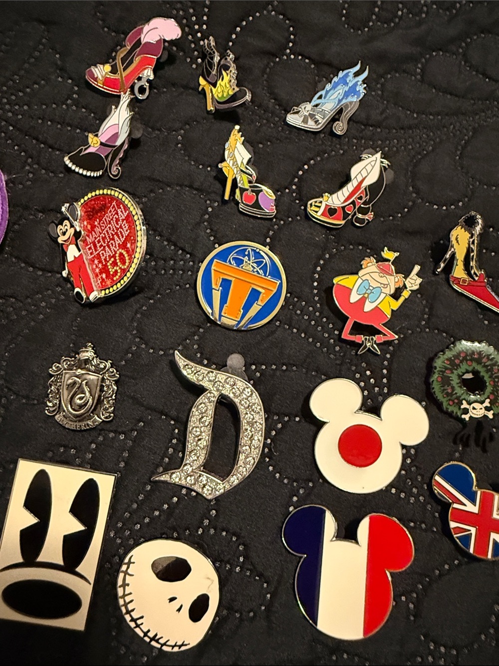 Disney Patches & Pins - Picture 3 of 4